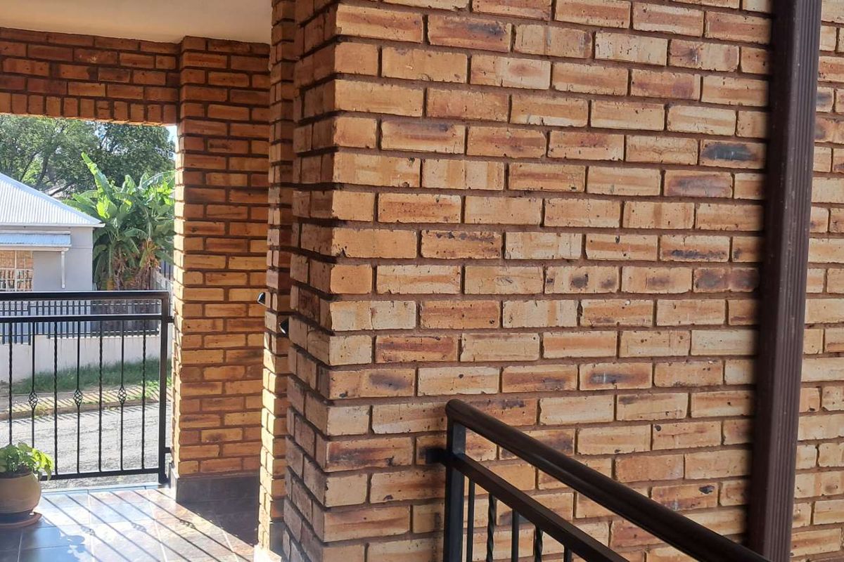 Spacious Apartment in Safe Complex! - Photo 3