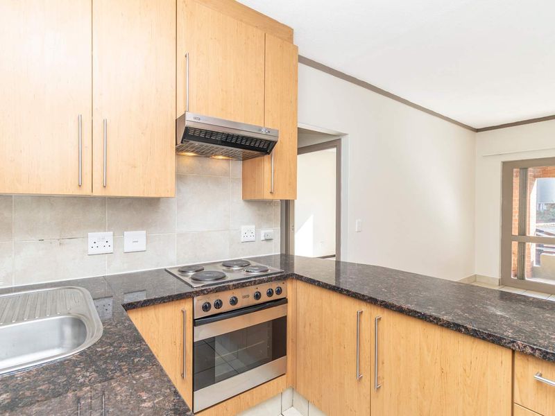 Move-In Ready! Lovely 1 Bedroom Apartment in Popular Matika Estate - Photo 2