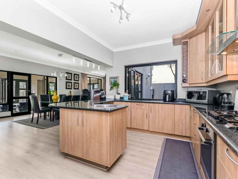 3 Bedroom House For Sale in Dainfern - Photo 7