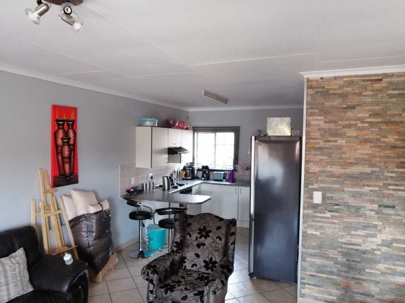 Spacious 2 Bedroom Apartment for Rent - Photo 4