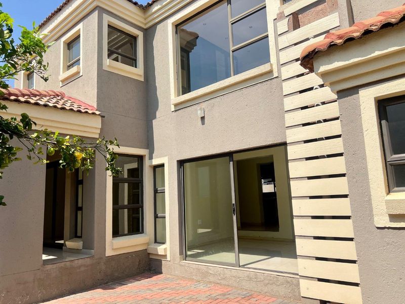 For Sale: Stunning Double-Story 5-Bedroom, 3-Bathroom Family Home - Photo 2