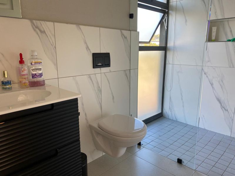 Excuiste Home For Rental in Palm Lakes Estate - Photo 8