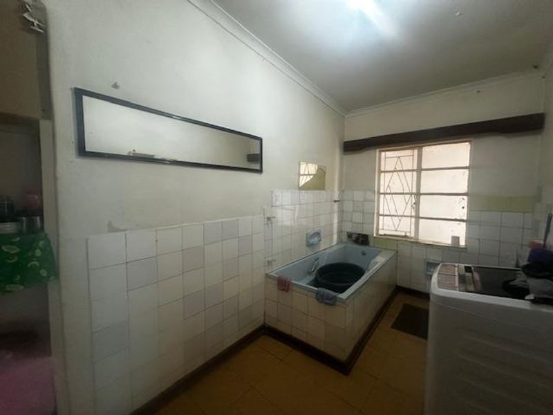 3-Bedroom Family Home with Bachelor’s Flat in Trompsburg - Photo 7