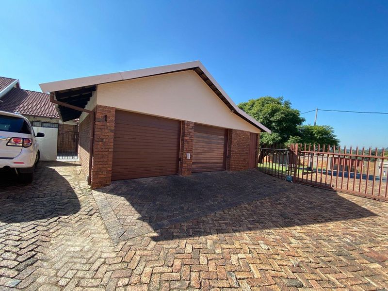 Beautiful and spacious 3 bedroom townhouse to rent - Photo 3