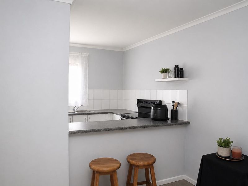 Perfectly Located: Modern, stunning 2 bedroom Townhouse with Easy Access to N1 - Photo 7