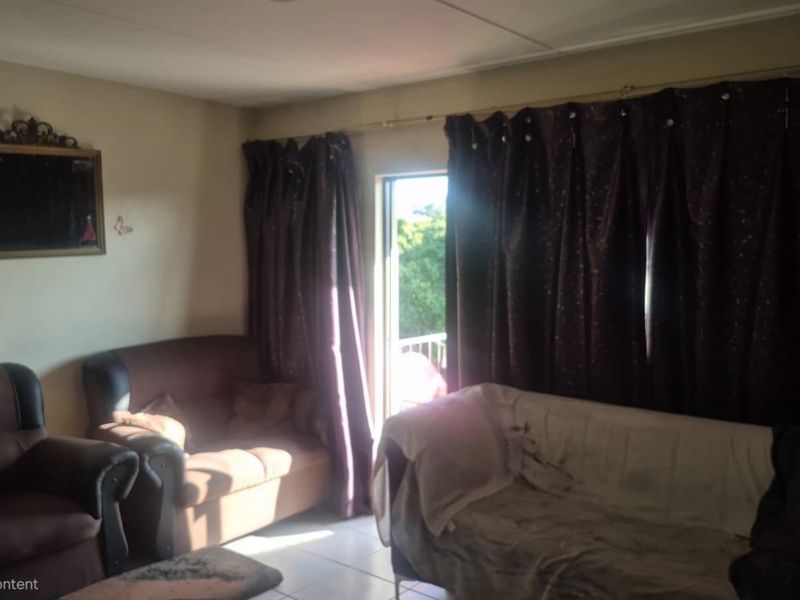 Secure 2-Bedroom Apartment with Scenic Views in Sea View, Durban - Photo 4