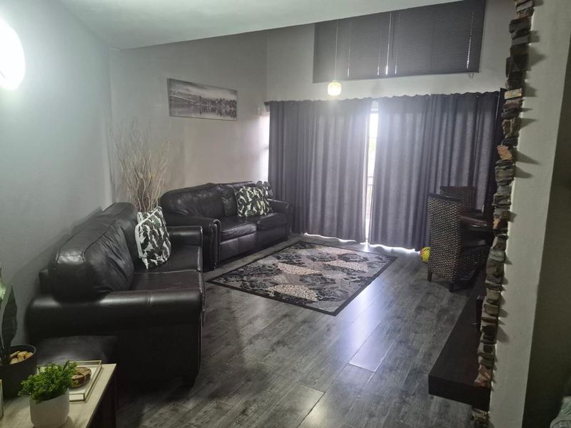 4 Bedroom House - Effingham Rd - Photo 10
