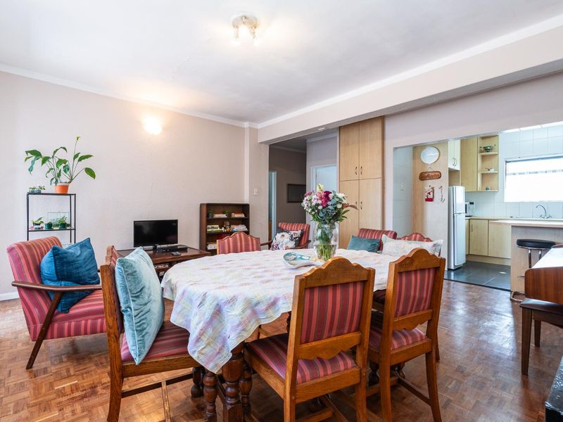 Bright and Spacious 3- Bedroom Flat - Ultimate Convenience Near Town! - Photo 9