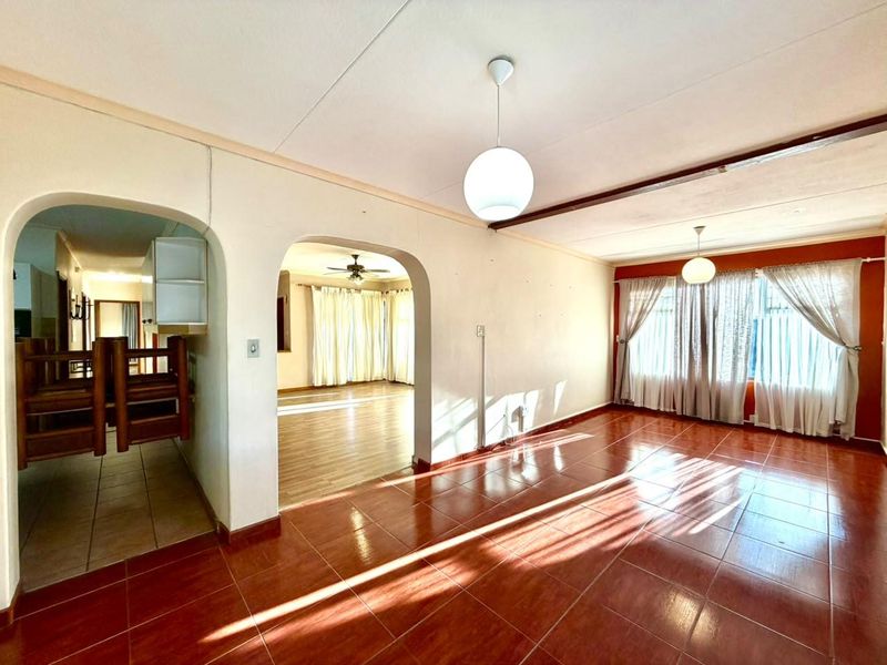 Spacious Family Home on a Large Erf in Meersig - Photo 3