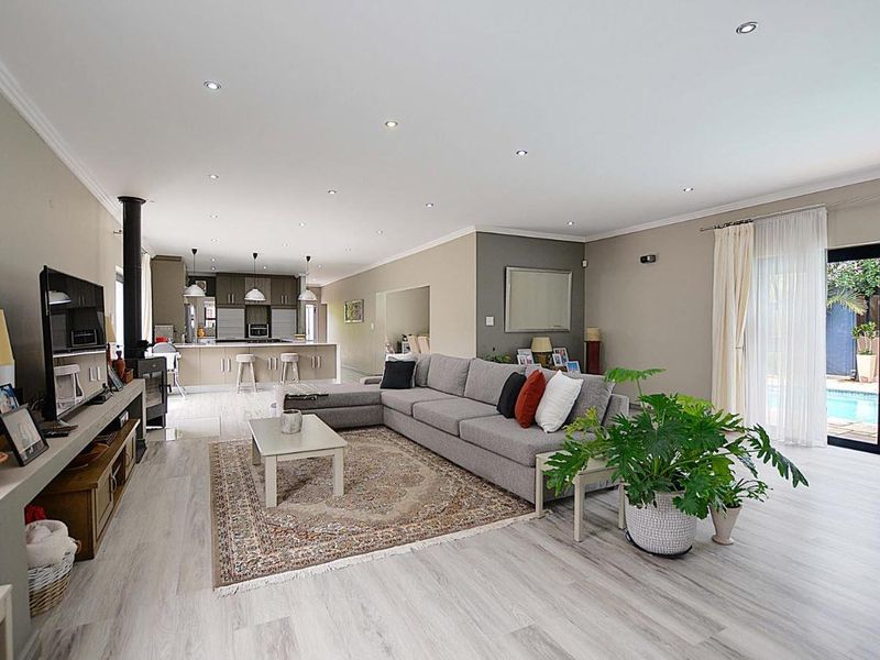 Exceptional 5-Bedroom Home with Versatile Studio in Flamingo Vlei - Photo 2