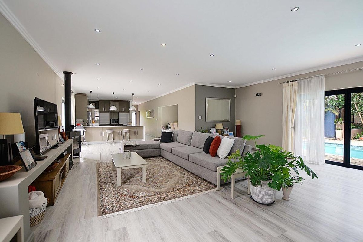 Exceptional 5-Bedroom Home with Versatile Studio in Flamingo Vlei - Photo 2