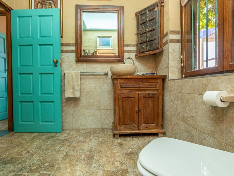 Sole Mandate: Exceptional Beachfront Property with Uninterrupted Views - Photo 7