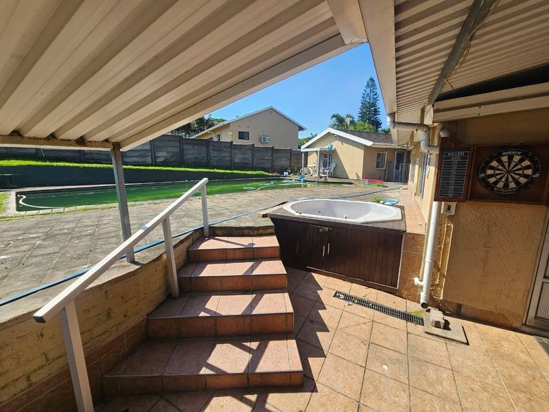 Modern 3-Bedroom Entertainer's Dream in Sought-After Yellowwood Park! - Photo 3