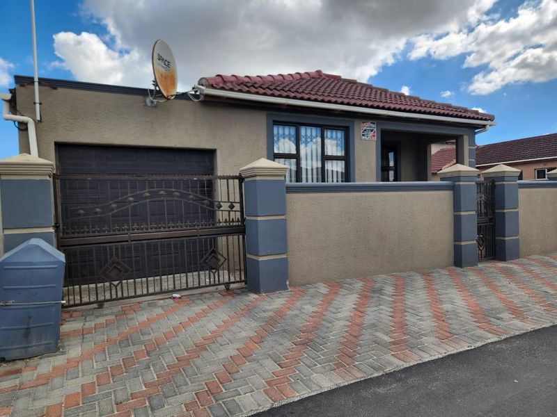 Charming 3-Bedroom Home for Sale in Litha Park, Khayelitsha - Photo 3