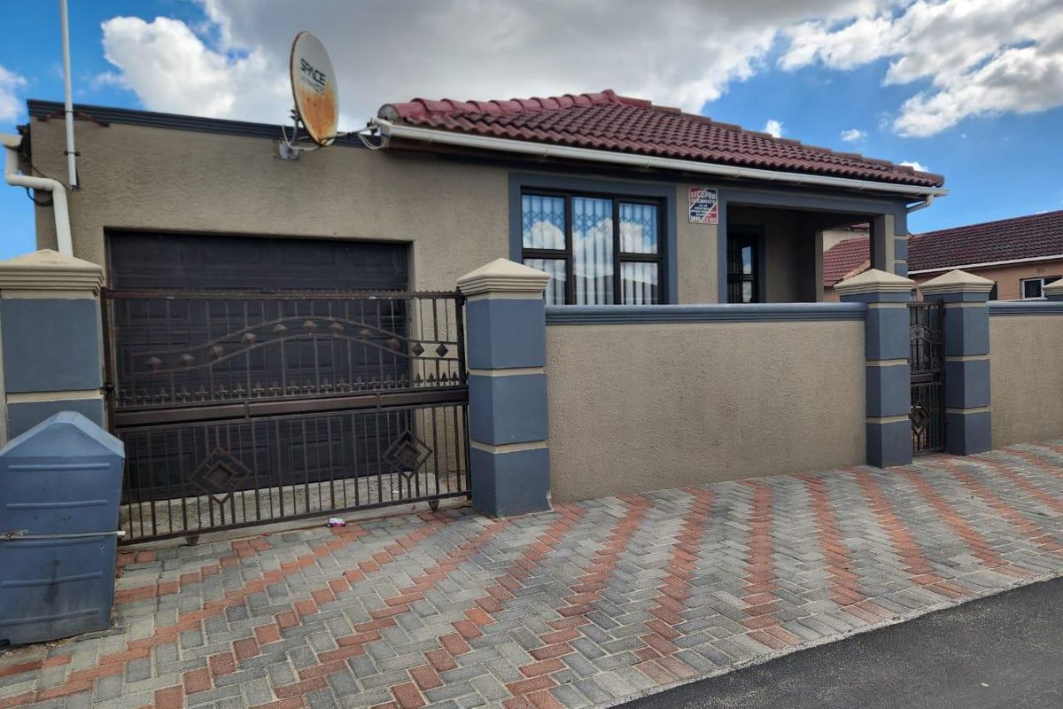 Charming 3-Bedroom Home for Sale in Litha Park, Khayelitsha - Photo 3