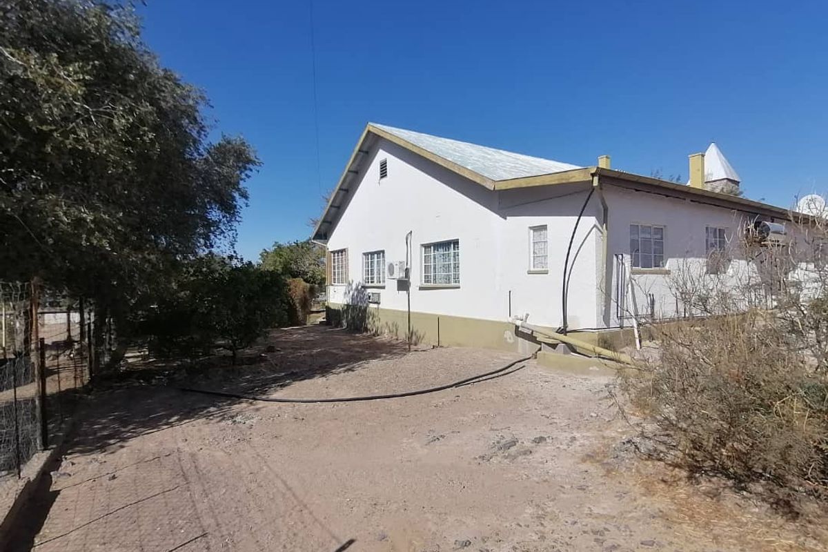 PERFECT FAMILY HOME FOR SALE IN BETHANIE - NAMIBIA - Photo 5