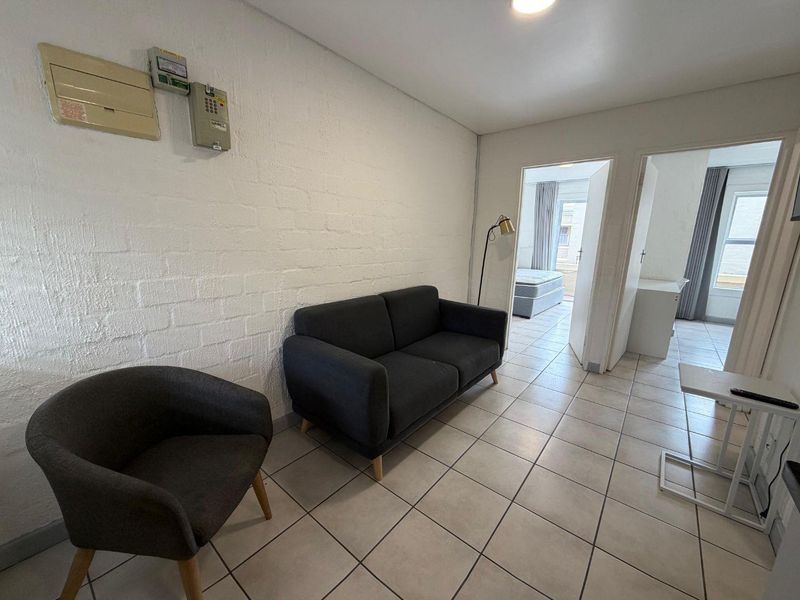 Semi-Furnished Two-Bedroom Rental Close to Stellenbosch University - Photo 2