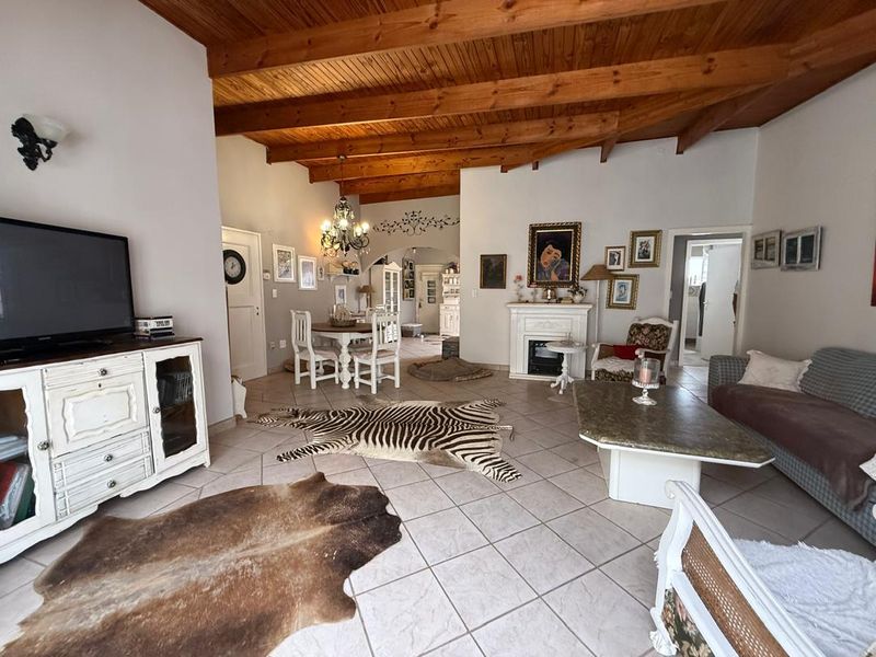 FOR SALE : EXCEPTIONAL 4 BEDROOM HOME WITH INCOME POTENTIAL- VINETA, SWAKOPMUND - Photo 4