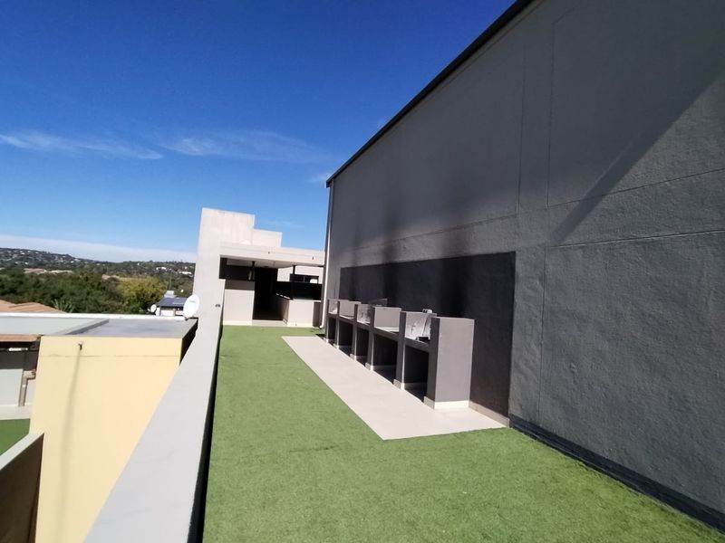 Modern and beautiful duplex apartment in Menlo Park. - Photo 5