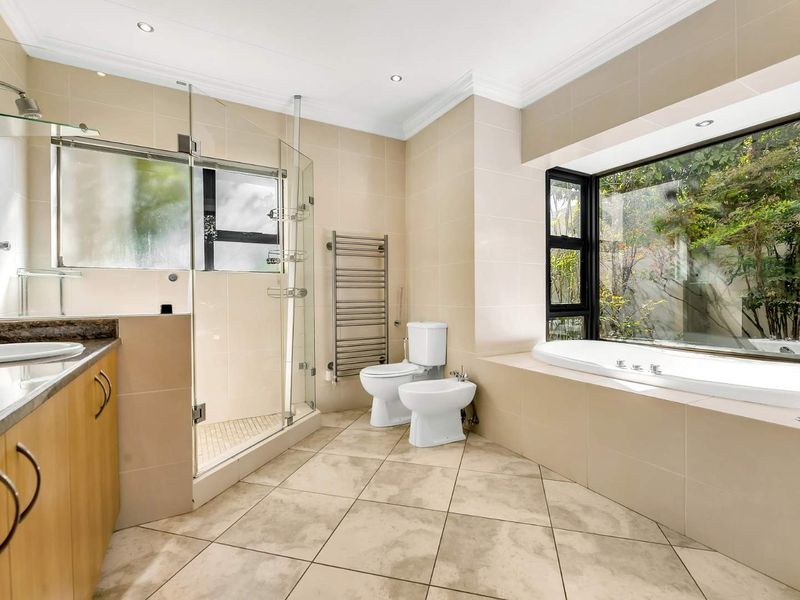 MODERN HOME OFFERING THE FINEST LIFESTYLE IN FOURWAYS GARDENS - Photo 10