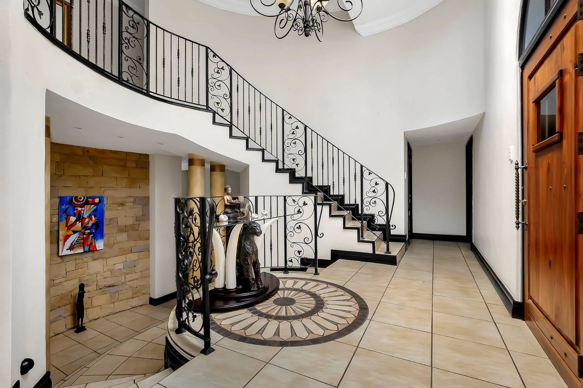 4 BEDROOM FAMILY HOME - Photo 4