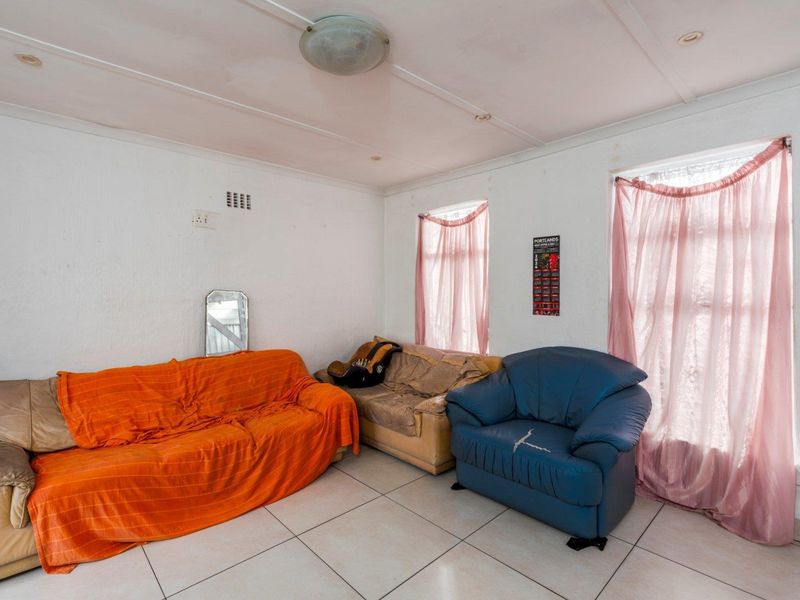 Cozy 3 Bedroom House. - Photo 9