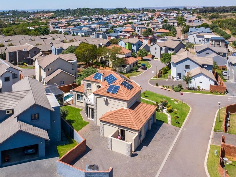 4 Bedroom For Sale , - Photo 4