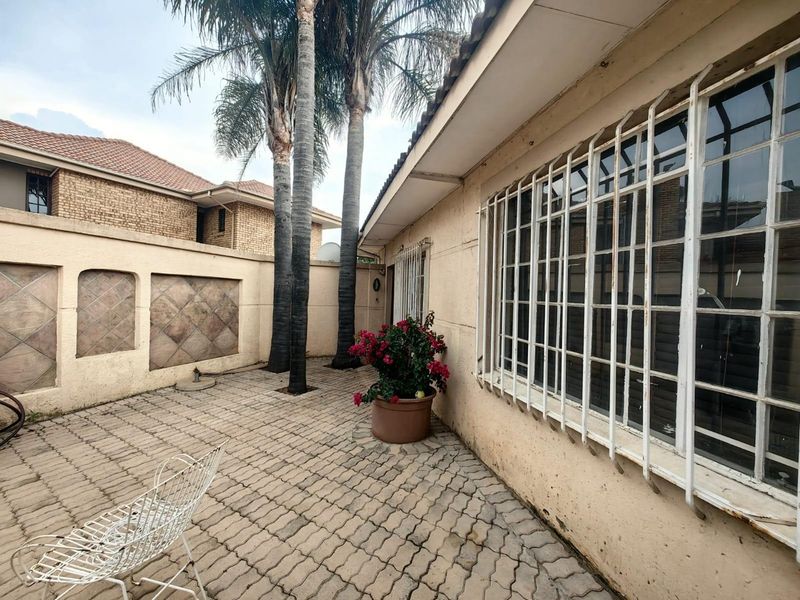 Bargain - One Investment - Three Properties | Triple the Potential, Triple the Return - Photo 1