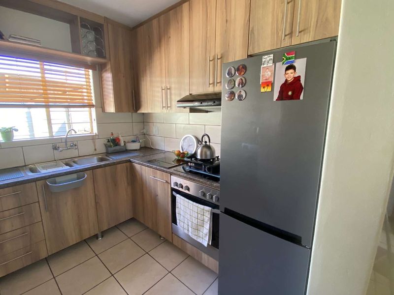 2 Bedroom Townhouse for Sale in Pierre Van Ryneveld. - Photo 7