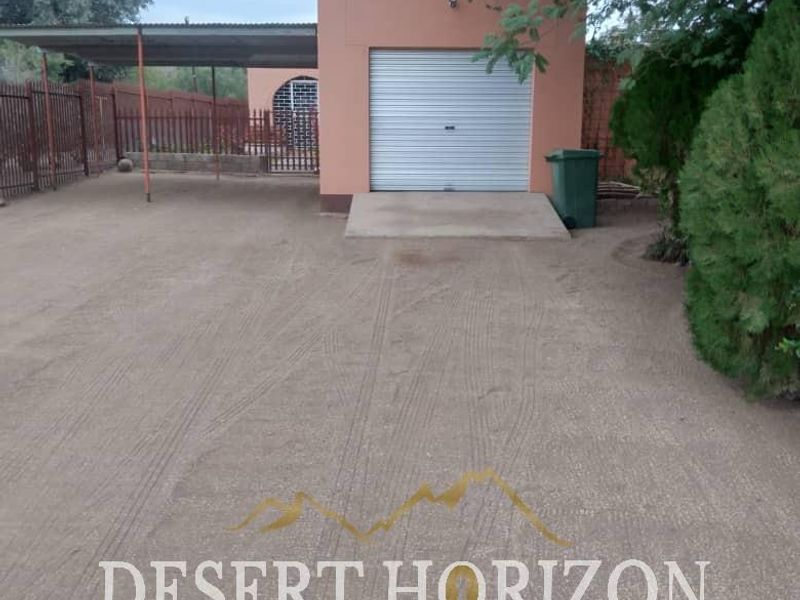 Keetmanshoop | Spacious Family Home with 2-Bedroom Flat - Photo 9