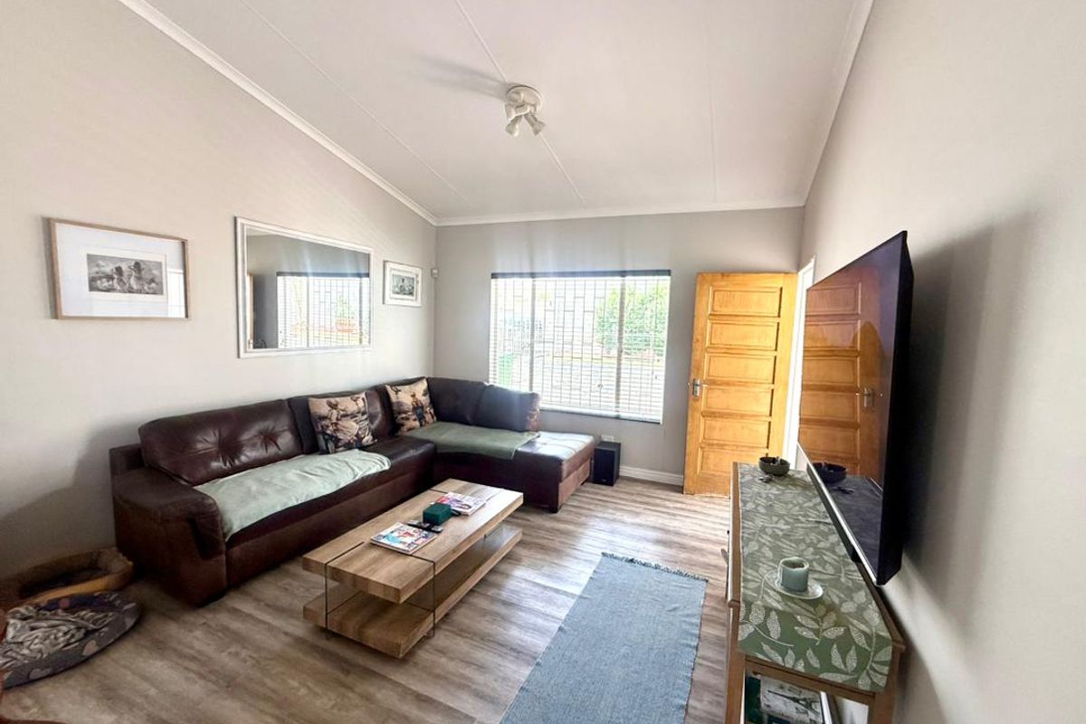 3 Bedroom House TO LET in Kleine Kuppe - Photo 4