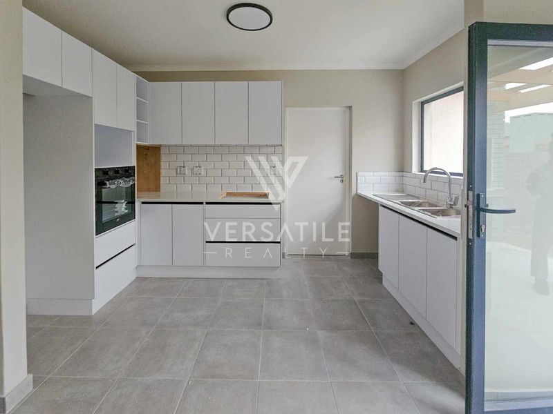 Single Level Townhouse - Photo 2