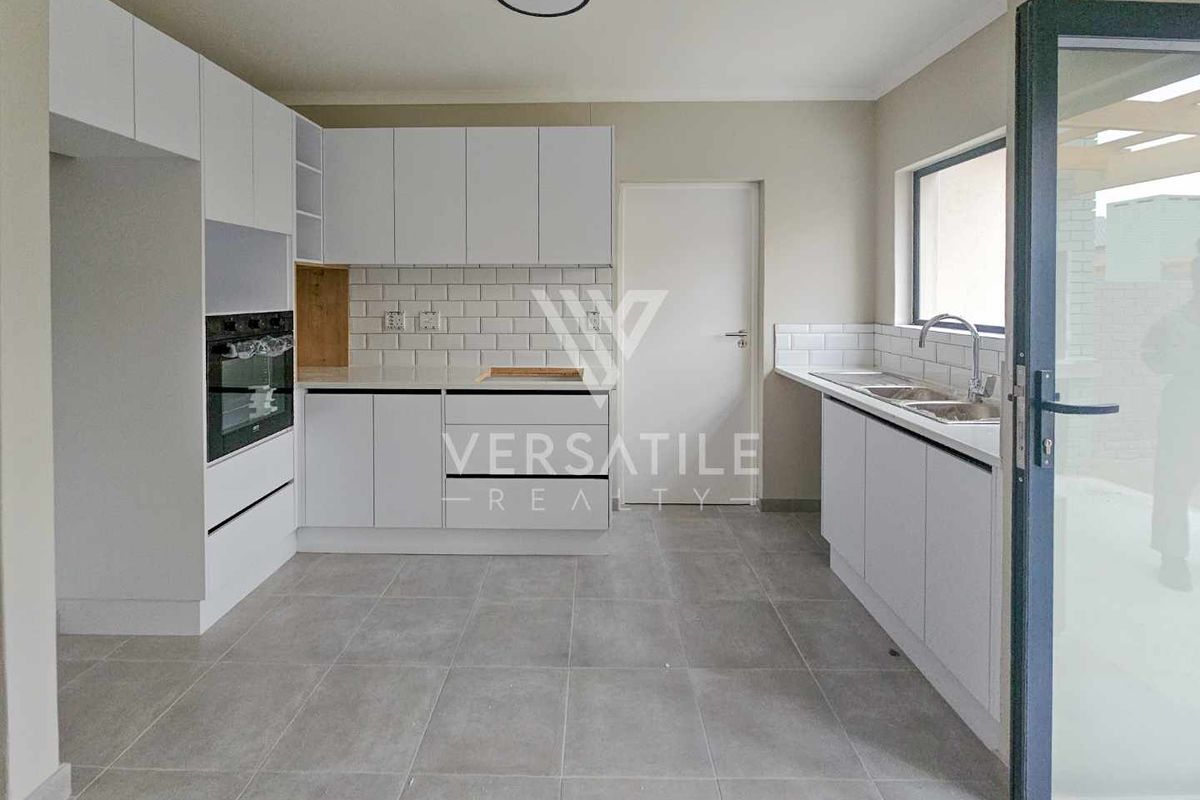 Single Level Townhouse - Photo 2