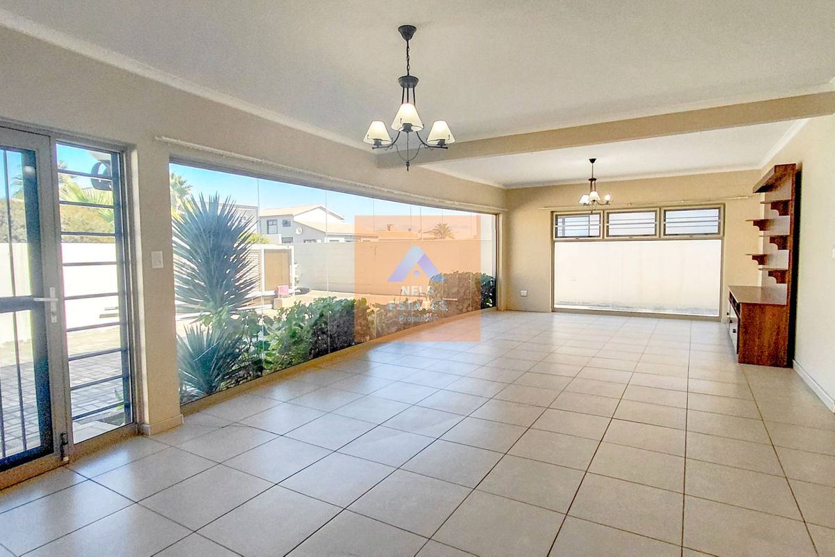 Family Home To Rent in Ocean View, Swakopmund - Photo 2