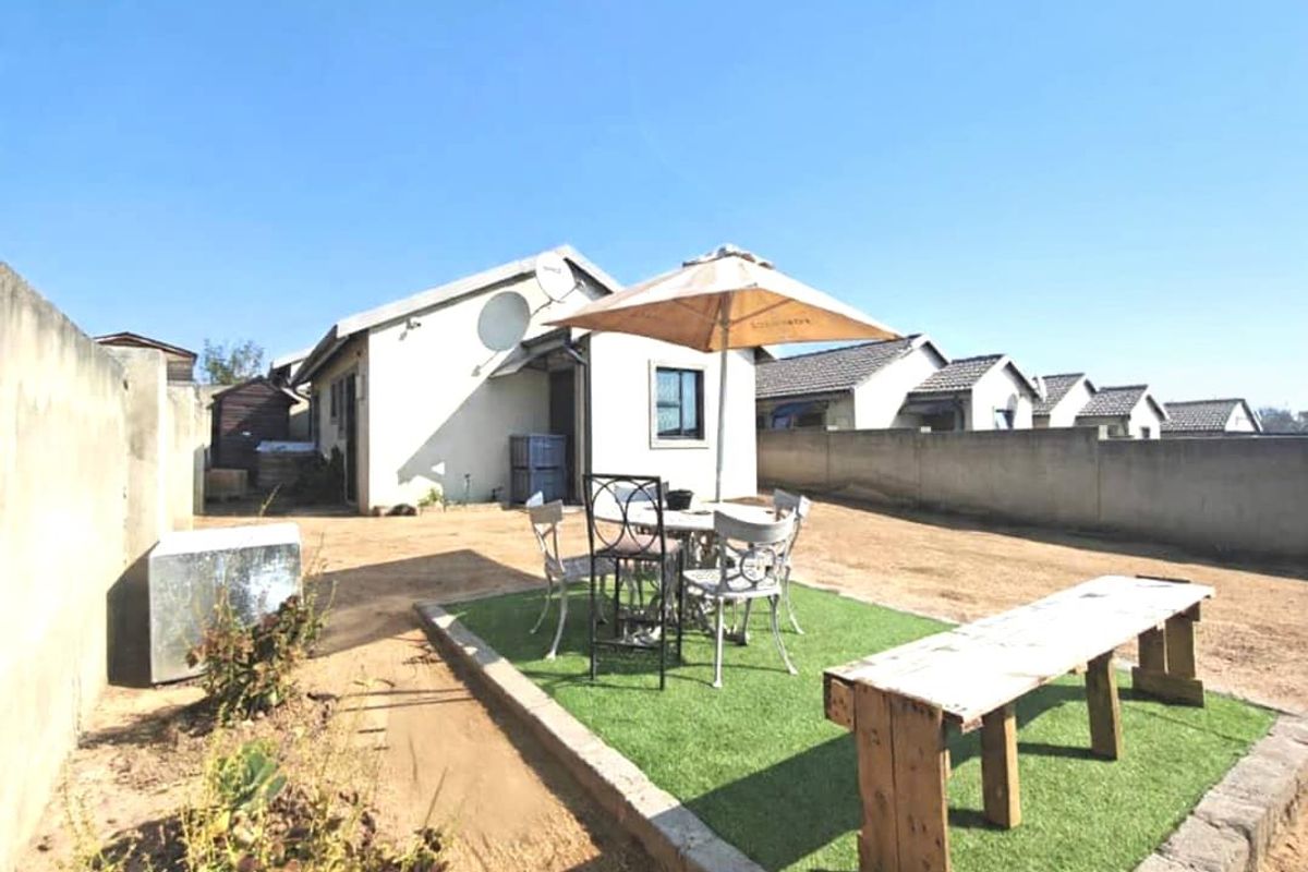 3 Bedroom House for Sale in Tirong Estate - Photo 2
