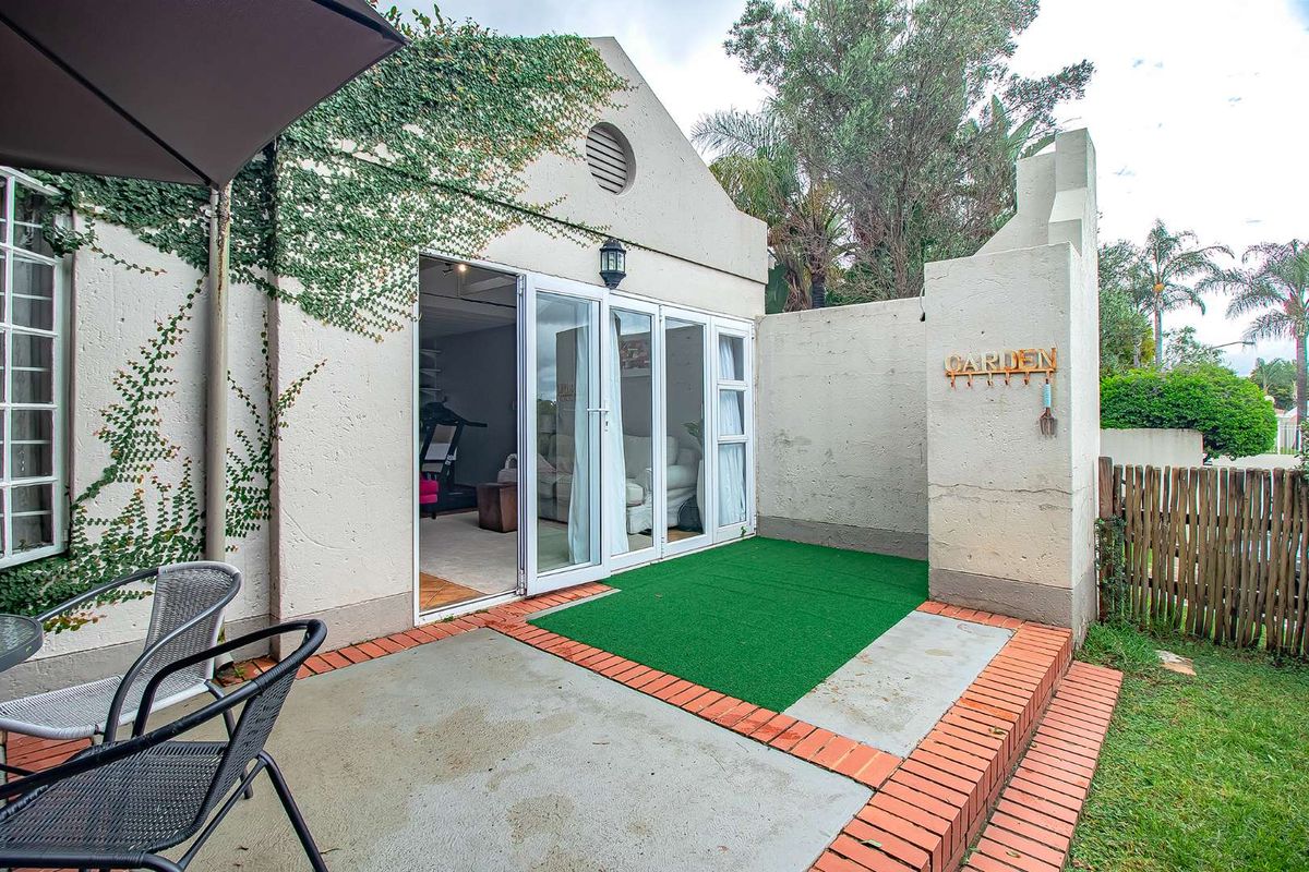 Cosy 2 bedroom unit in pet-free complex - Photo 3