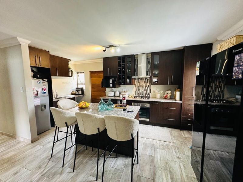 A MODERN HOUSE - Photo 5