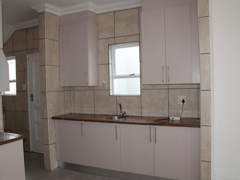 Leisure Bay | 3-Bedroom Home to Rent – Secure Waterfront Living - Photo 9
