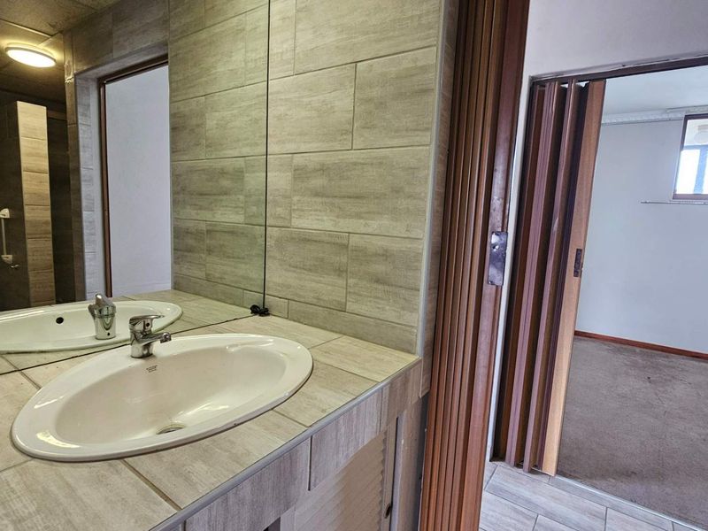 2 Bedroom Flat For Sale - Photo 8