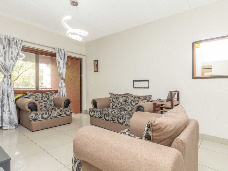 Spacious 2-Bedroom Apartment with Modern Amenities in Prime Location - Photo 4