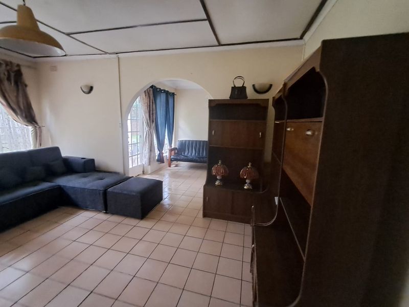 Energy-Efficient Property with Income-Generating Flat - Exceptional Investment Opportunity - Photo 8