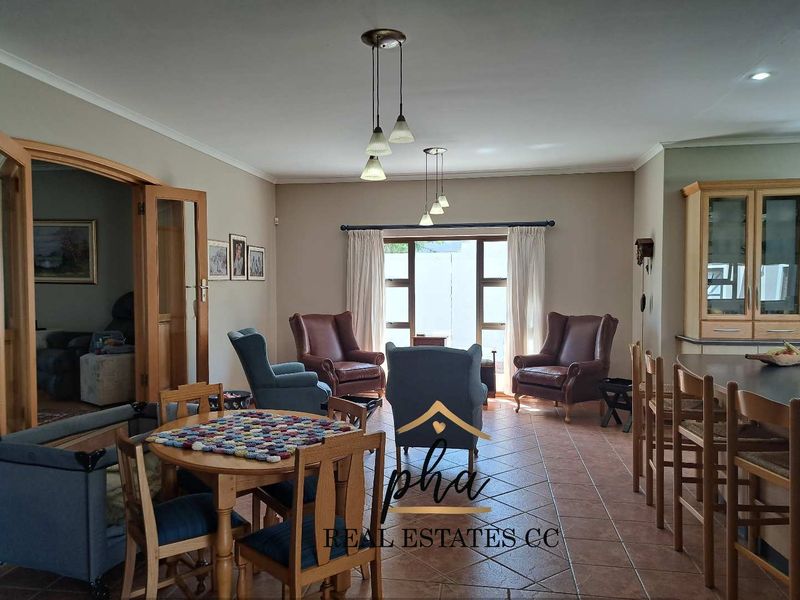 Spacious 4 bedr family home with huge entertainment area for sale in Walvis Bay for N$5 250 000.00 - Photo 5