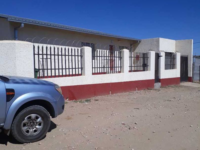 A 3 bedroom house for sale in Otjomuise - Photo 2