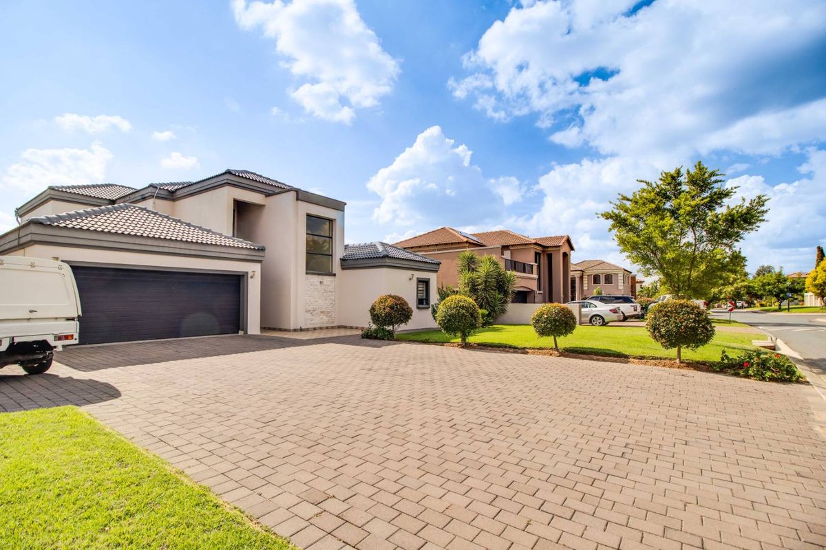 Architectural Masterpiece on the Golf Fairway – This is more than a home—it’s a Statement!!! - Photo 2