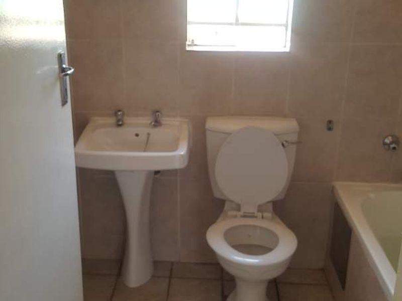 Stunning 2 bedroom Apartment - Photo 9