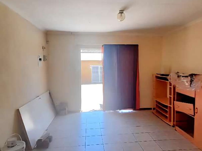 FLAT FOR SALE - Photo 3