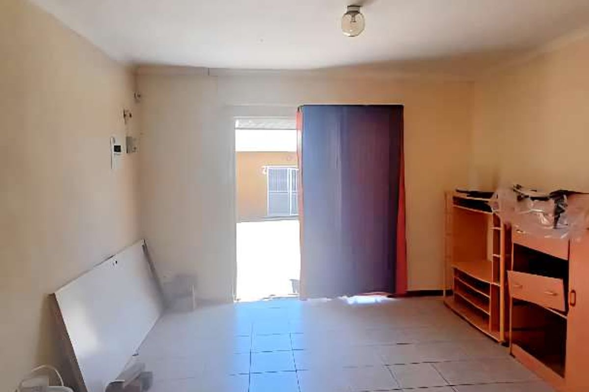 FLAT FOR SALE - Photo 3