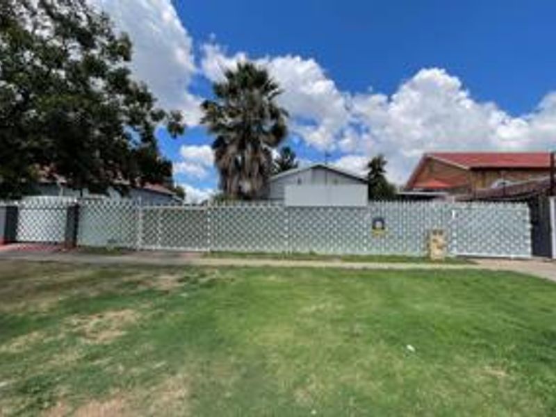 House For Sale with Lucrative Prospects in Pretoria West - Photo 3