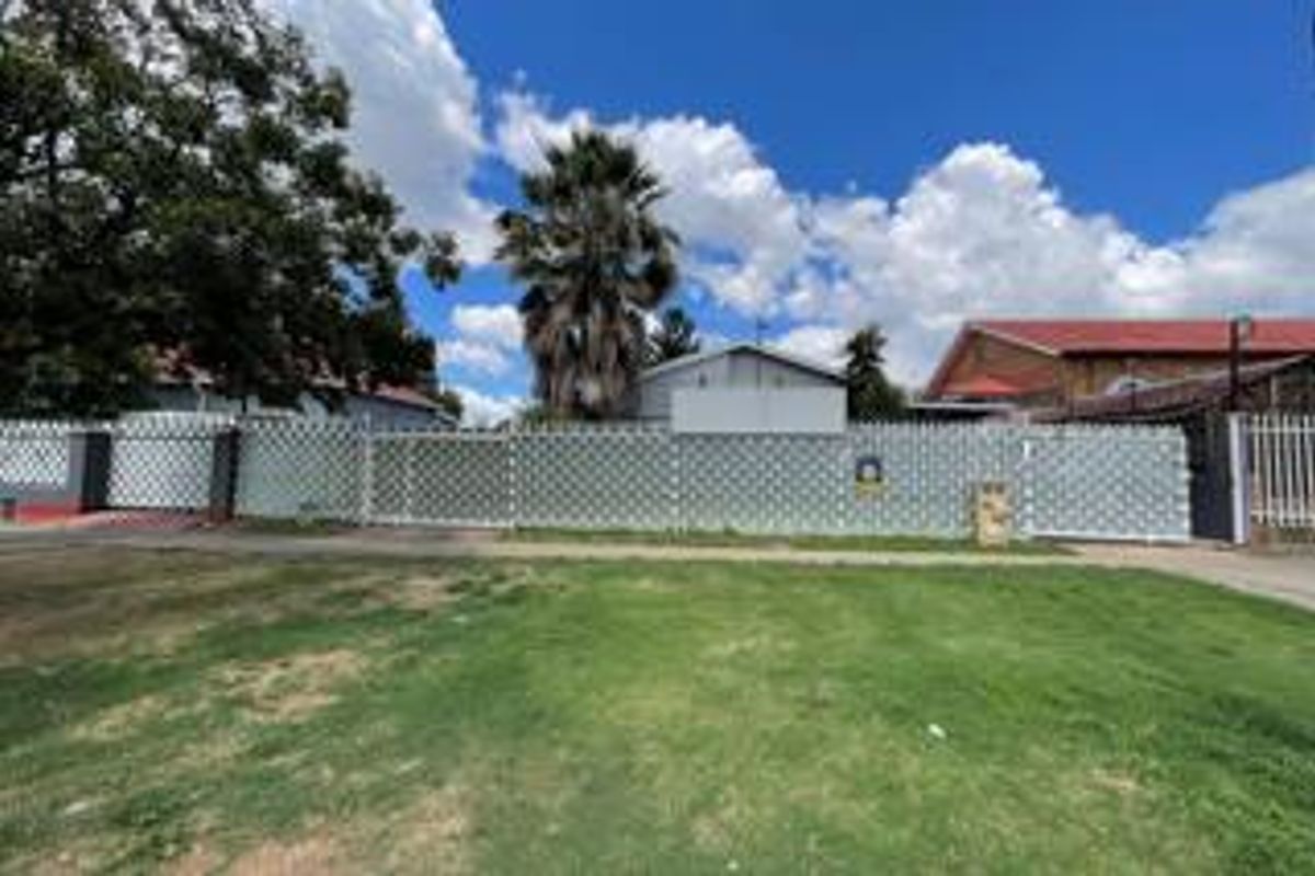 House For Sale with Lucrative Prospects in Pretoria West - Photo 3