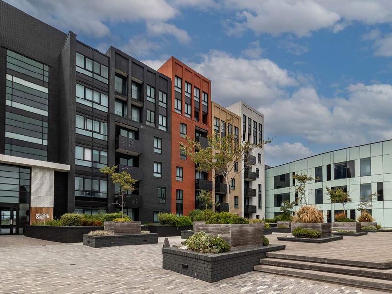 Prime Income-Producing Commercial Unit with Established Tenant in Bridgewater Estate, Century City - Photo 6